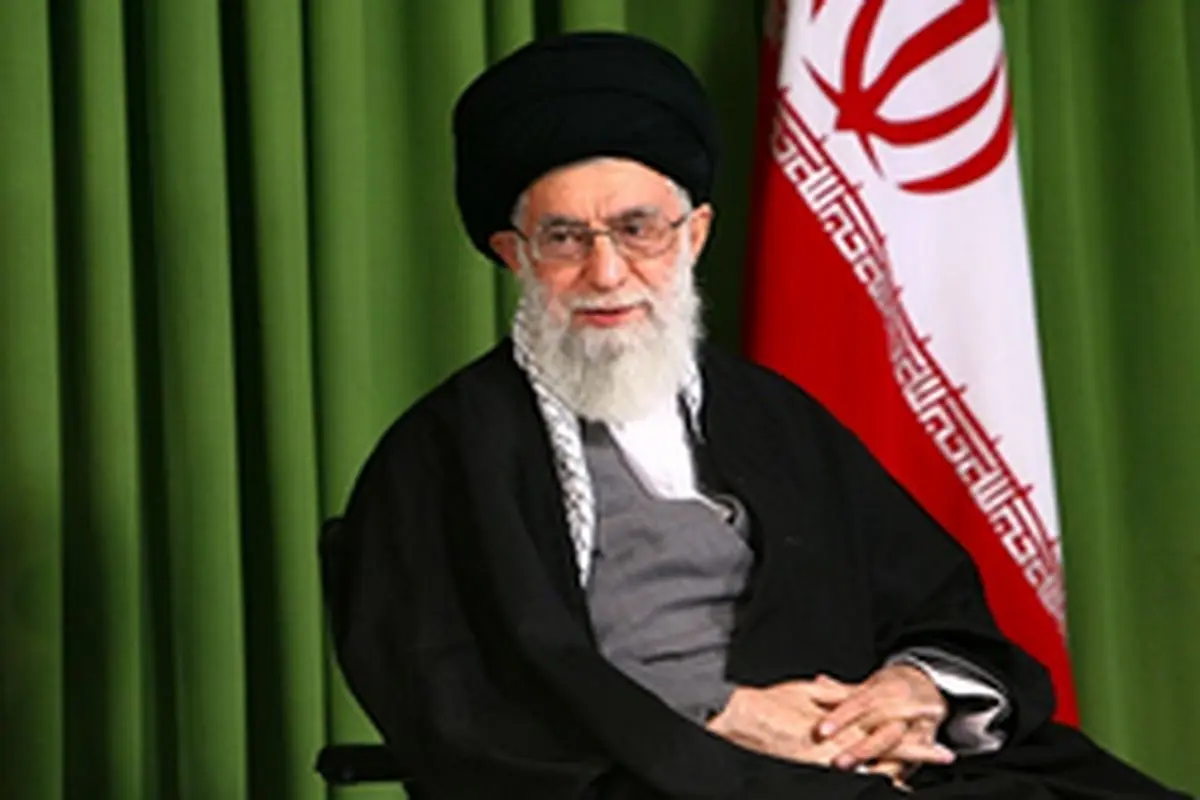رهبرانقلاب: در دهه فجر بر سر در هر خانه‌ای پرچم جمهوری اسلامی بزنید
