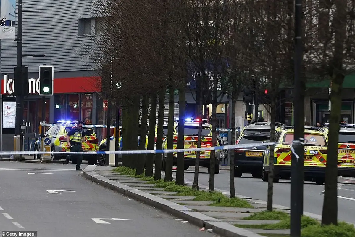 پلیس لندن مهاجم چاقو بدست را به ضرب گلوله کشت