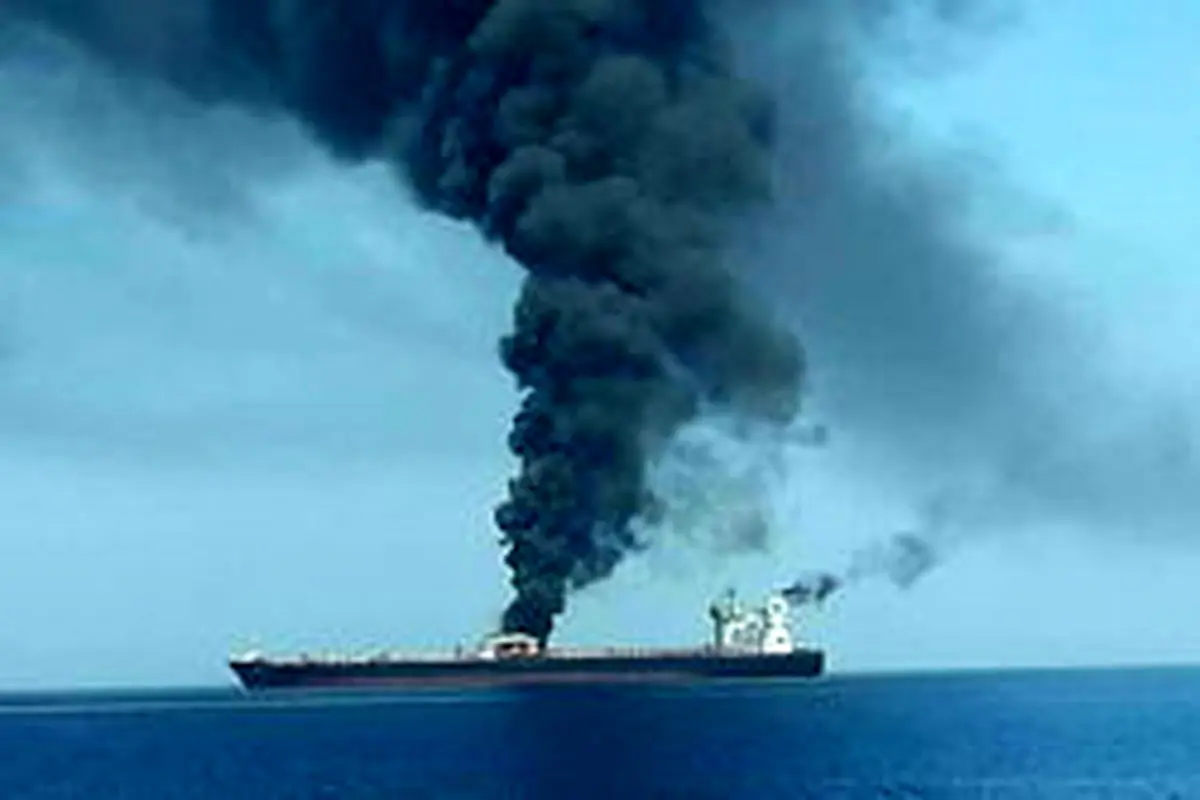 آتش سوزی یک نفتکش در نزدیکی سواحل امارات متحده عربی