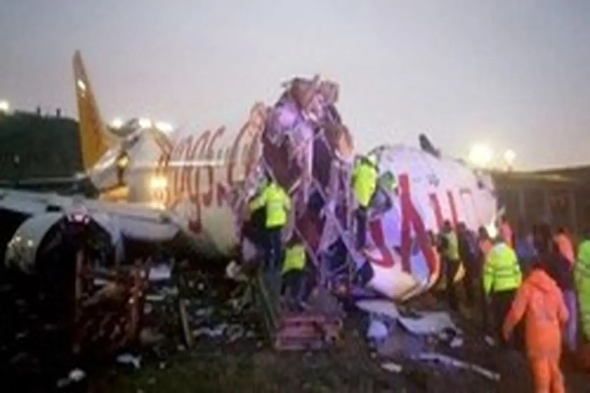 حادثه برای هواپیمای مسافربری در فرودگاه استانبول /  هواپیما نصف شد +فیلم