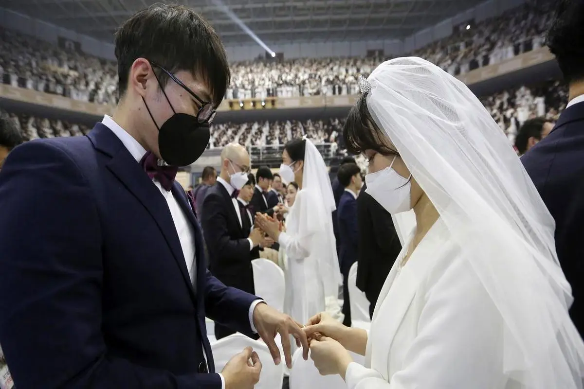 از تولید ماسک پزشکی توسط اپل تا ازدواج گروهی در کره جنوبی!