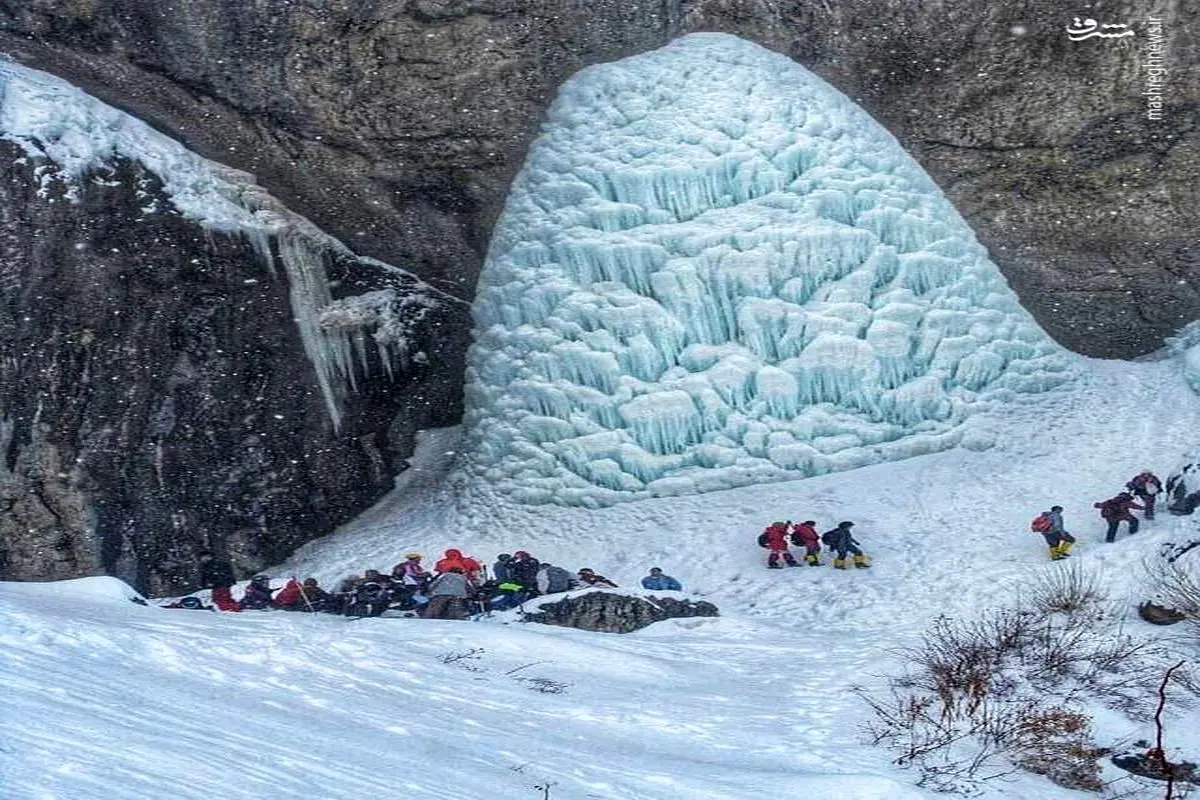 تصویری دیدنی از آبشار یخ زده سنگان