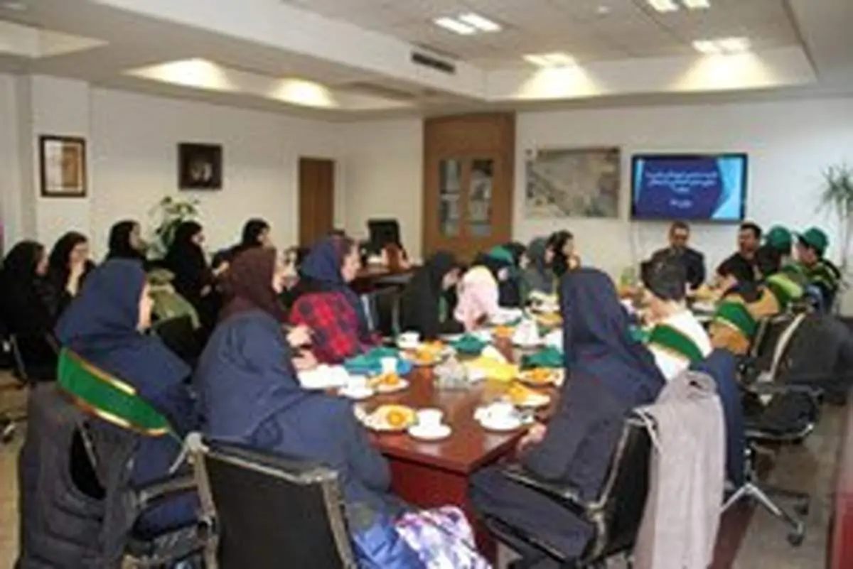 آشنایی شهرداران مدارس با نحوه فعالیت های معاونتهای منطقه سه