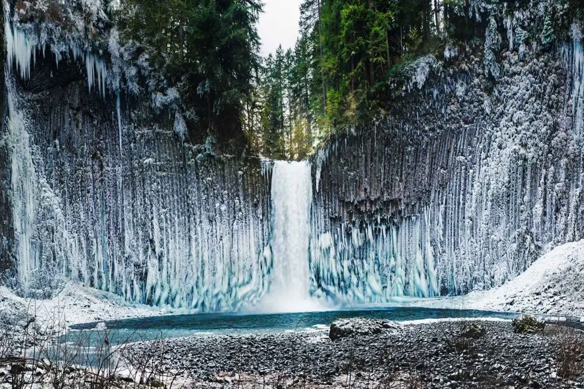 عکس روز نشنال جئوگرافیک، آبشار یخ‌زده