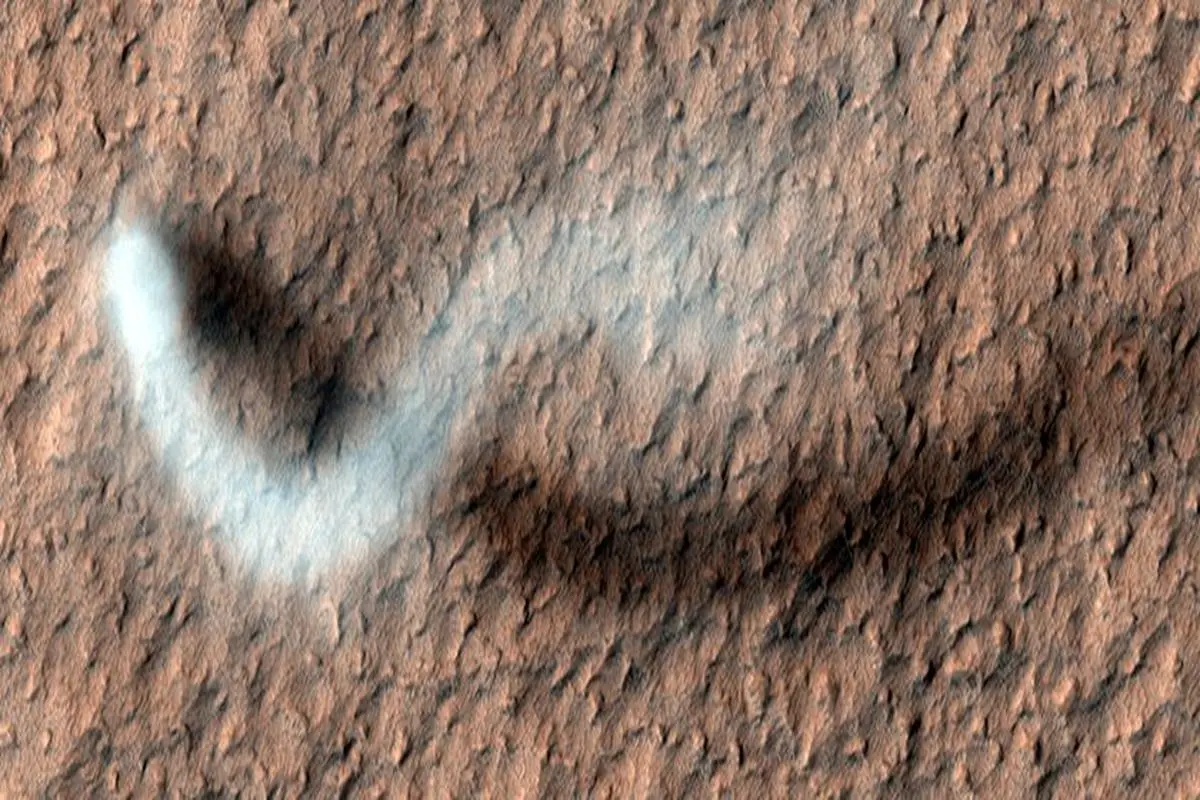 ثبت عکس از گردباد شیطان در مریخ +تصویر
