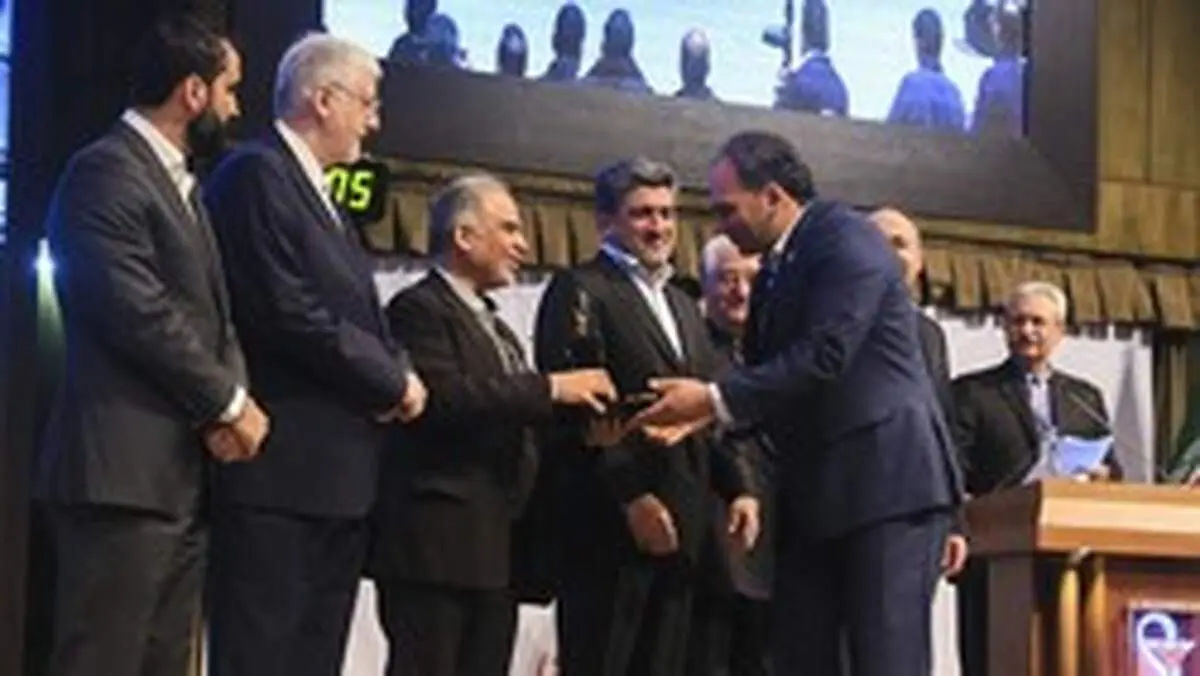 بانک پاسارگاد تندیس زرین جایزه ملی مدیریت مالی ایران را دریافت کرد