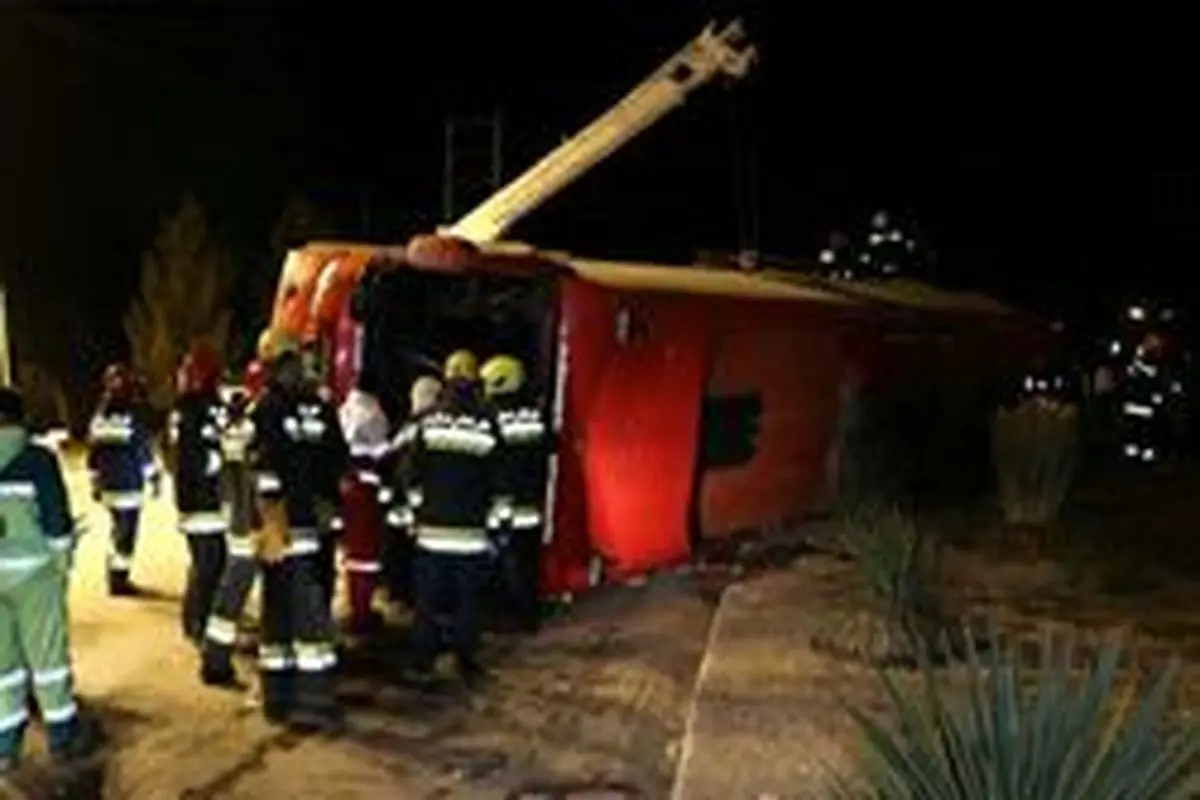 واژگونی اتوبوس تهران- اردبیل ۴۰ زخمی بر جای گذاشت