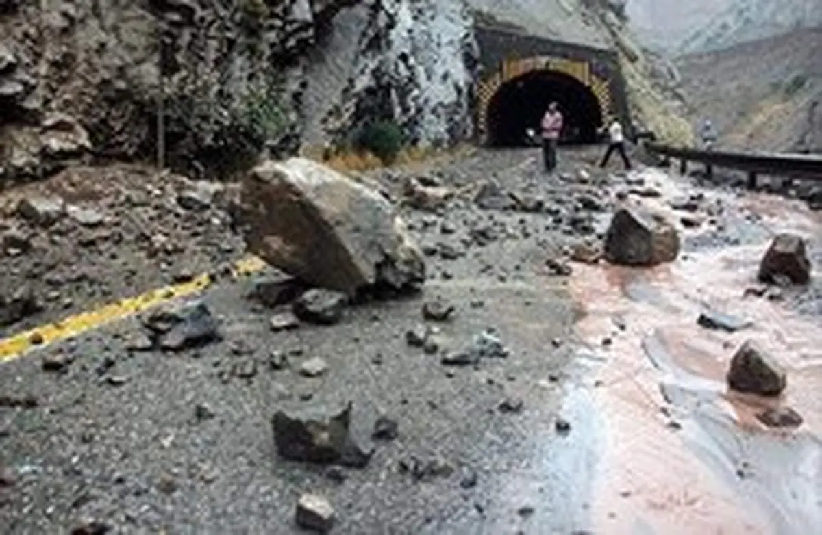 مرگ یک دختر بر اثر ریزش سنگ در جاده کرج ـ چالوس
