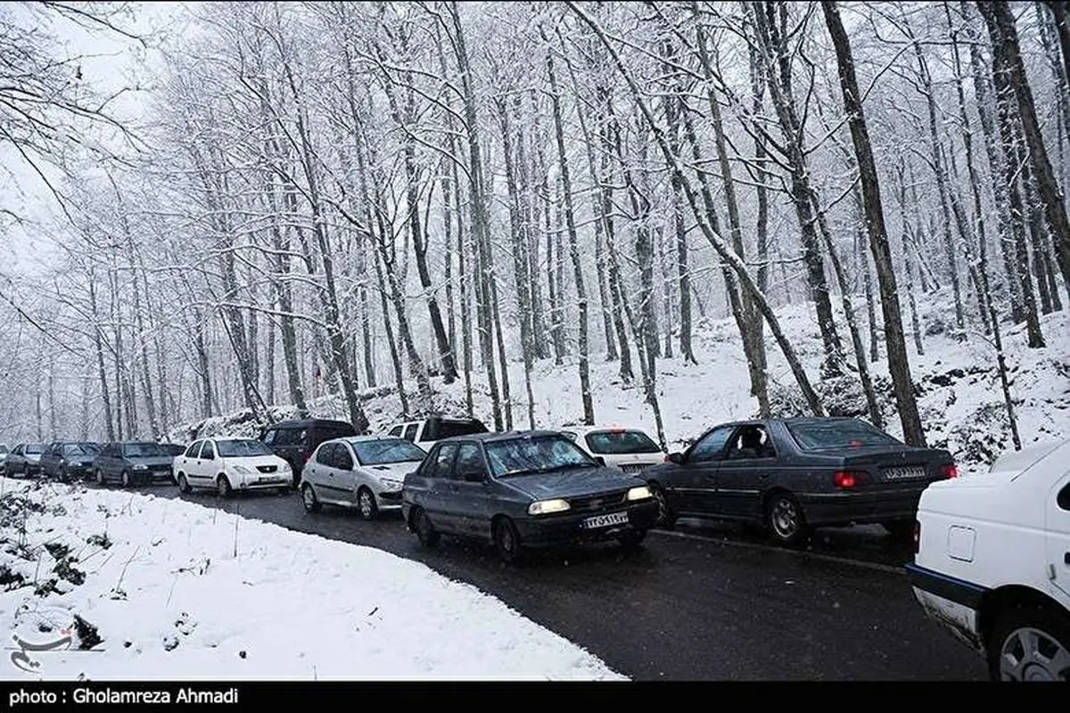 فیلم| دردسرهای برف ۶ متری در جاده مهاباد - بوکان