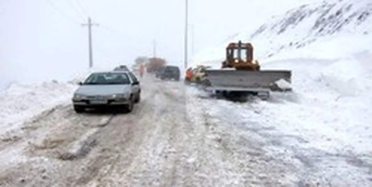بارش شدید برف در محورهای هراز و فیروزکوه