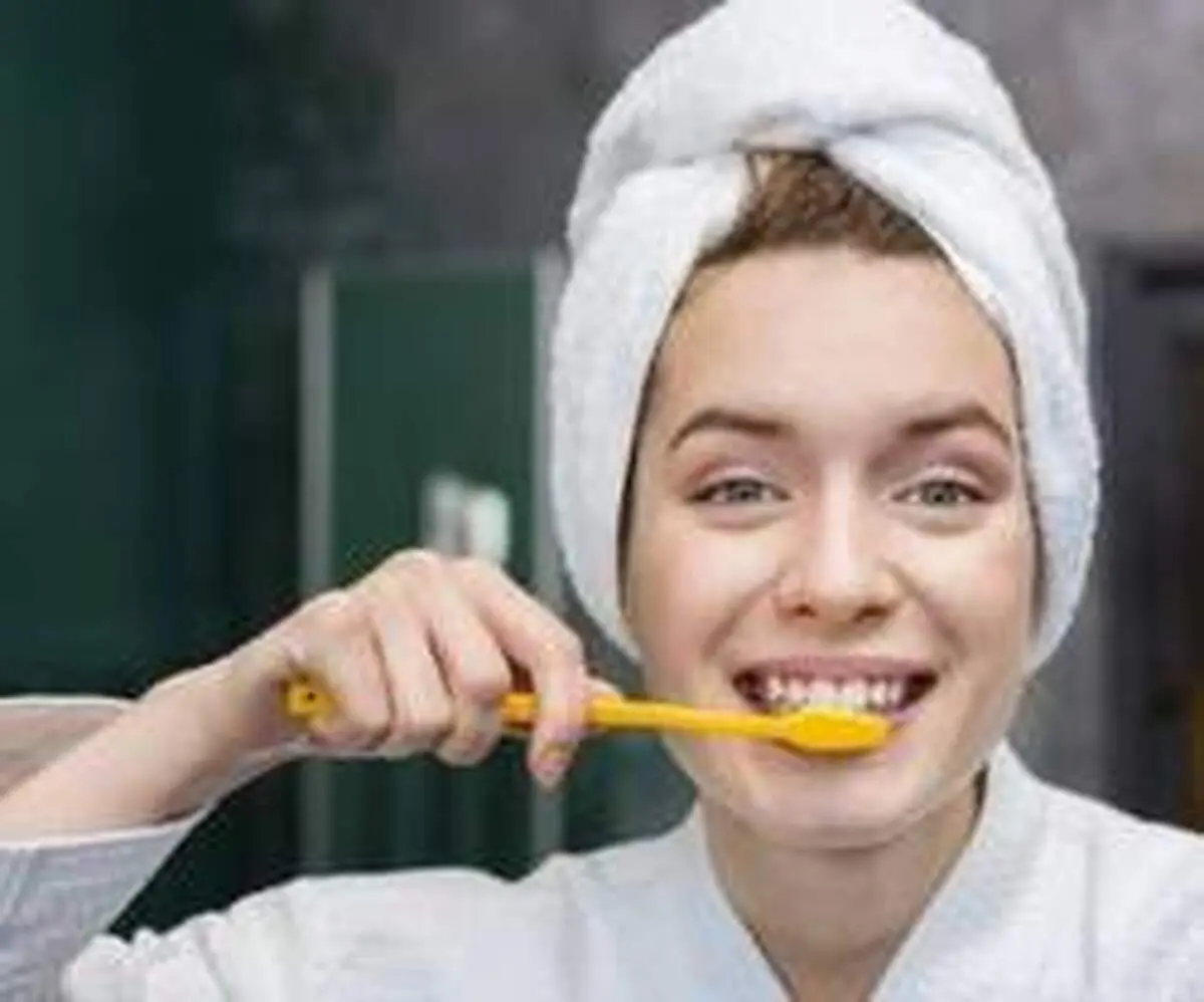 قبل صبحانه مسواک بزنیم یا بعد صبحانه؟