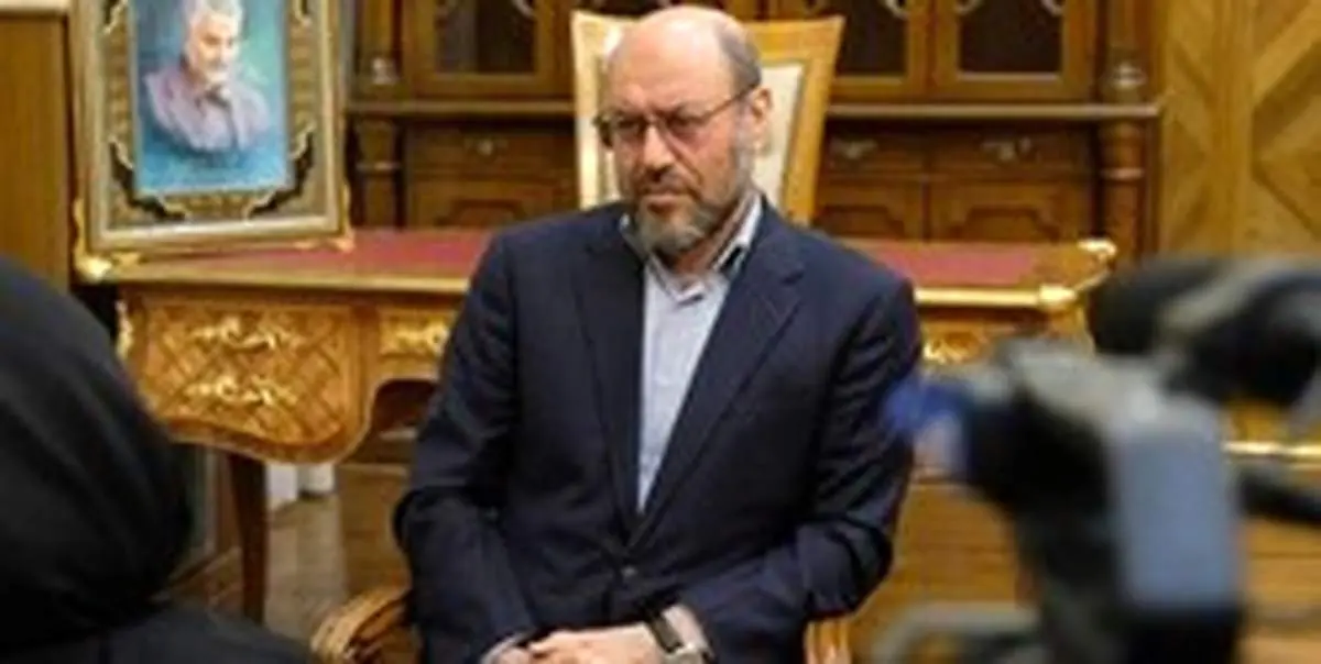 سردار دهقان: با آمریکا مذاکره نمیکنیم / تحریمها بر توان دفاعی و نظامی ایران تاثیری نداشته است