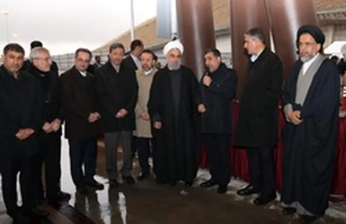 روحانی:مردم سختی را تحمل میکنند/اراده متخصصان ما بر تحریمها غلبه کرد