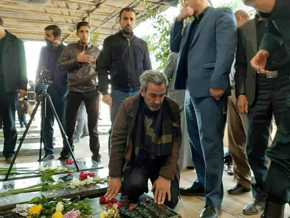 حضور جانشین ابومهدی بر مزار شهید سلیمانی +عکس