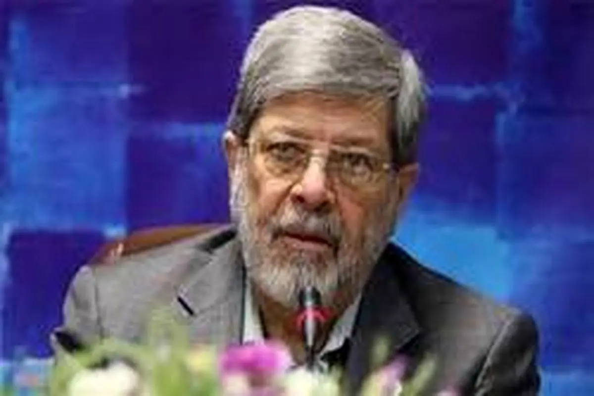 پزشک آیتالله خامنهای: رهبری تا چند سال یخچال نداشتند/ همیشه ارزانترین میوهها را برای ایشان تهیه میکنند