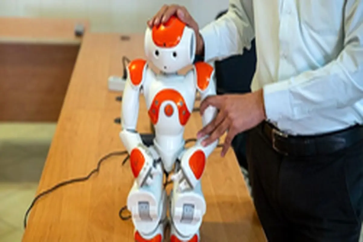 رباتی که به کودکان اوتیسمی کمک می‌کند+عکس
