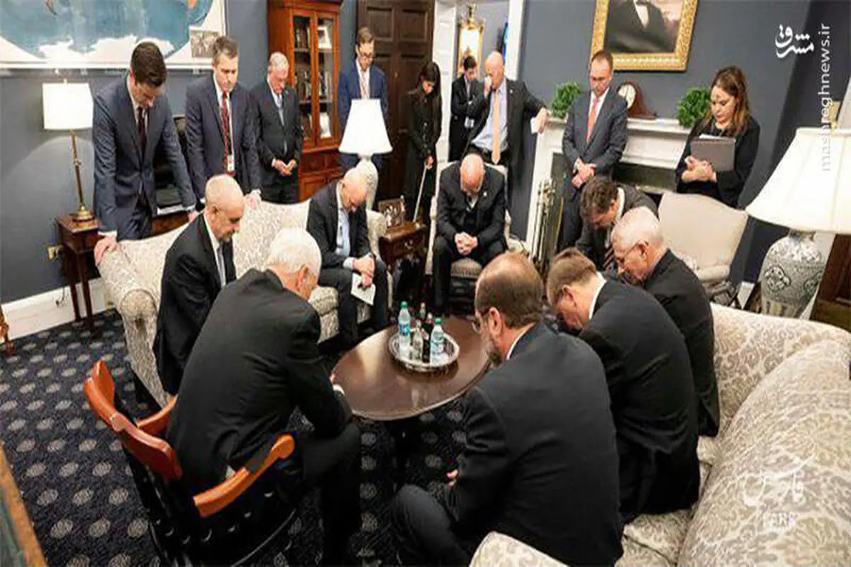اطرافیان ترامپ دست به دعا شدند! +عکس