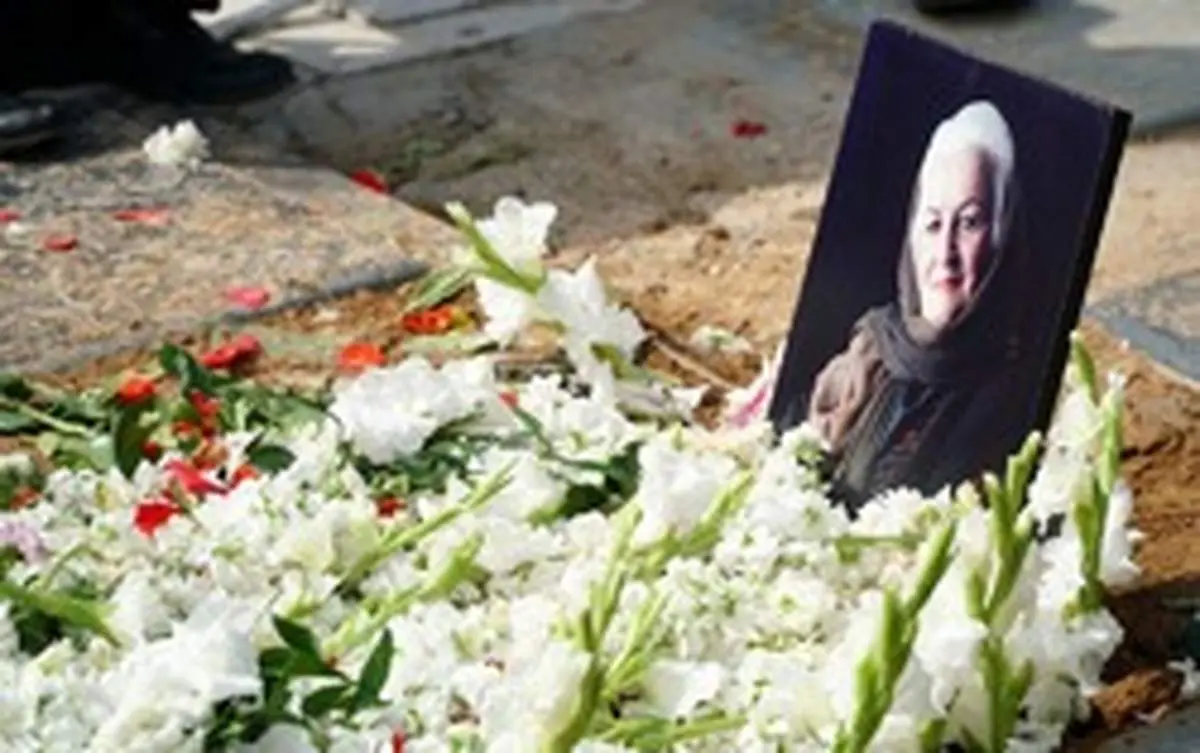 مراسم تشییع پیکر ملکه رنجبر برگزار شد/صرف هزینه های مراسم یادبود برای امور خیریه