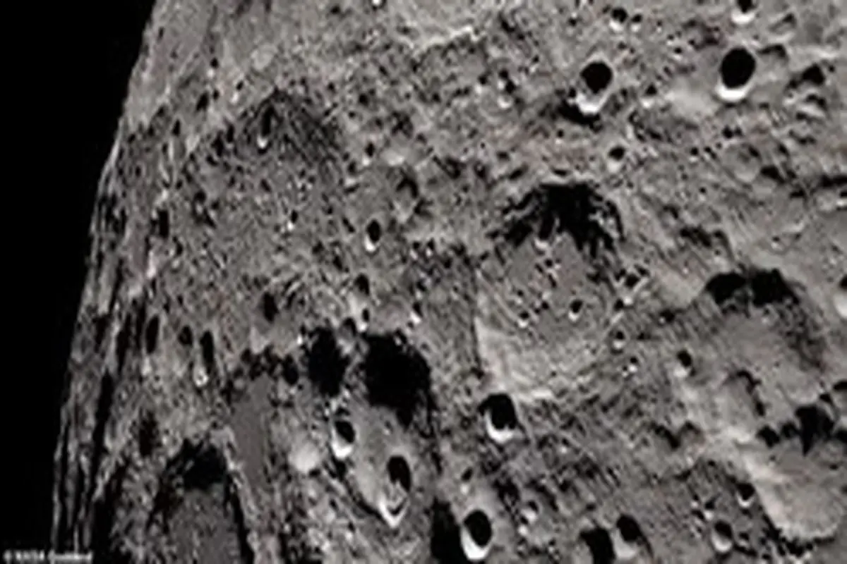 ماه‌نورد چین ماه را کشف می‌کند+عکس