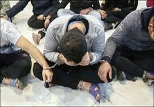 دستگیری سارق حرفه‌ای موبایل در پایانه مرزی مهران توسط پلیس آگاهی