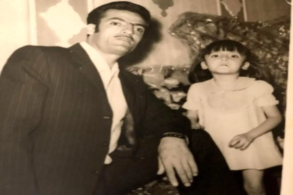 تصویری از کودکی مهناز افشار در کنار پدرش