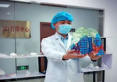 خونگیری یک ربات چینی از بیماران+ فیلم
