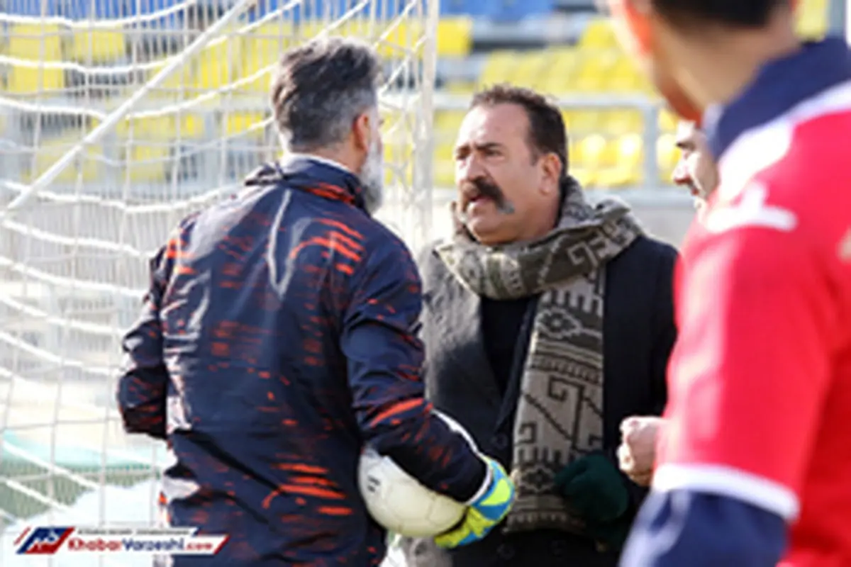 یک پرسپولیسی از قلعهنویی حلالیت طلبید!