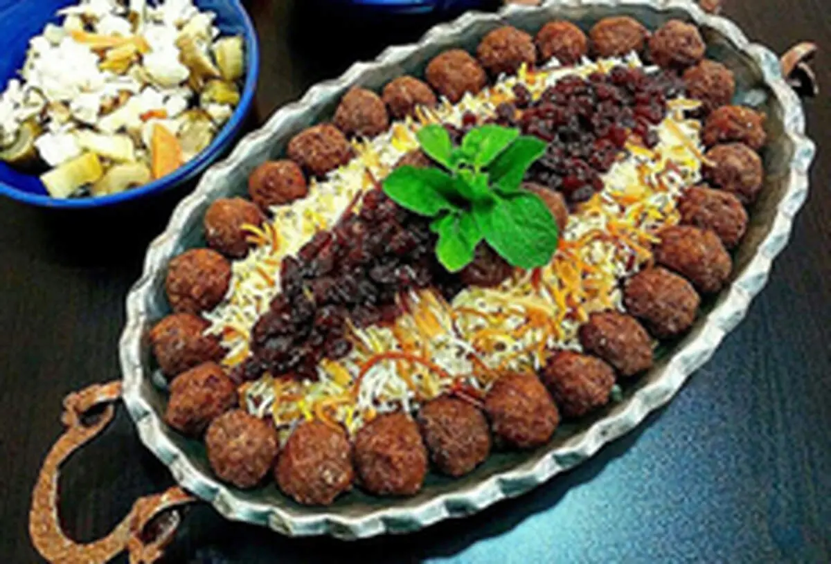 طرز تهیه‌ی رشته پلو ساده و مجلسی؛ با مرغ یا گوشت