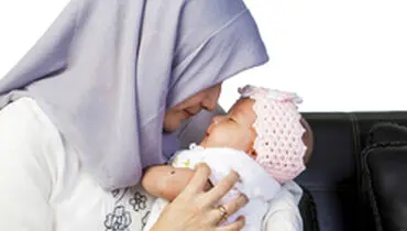 مادر شیرده مبتلا به ویروس کرونا می‌تواند به نوزاد خود شیر دهد؟