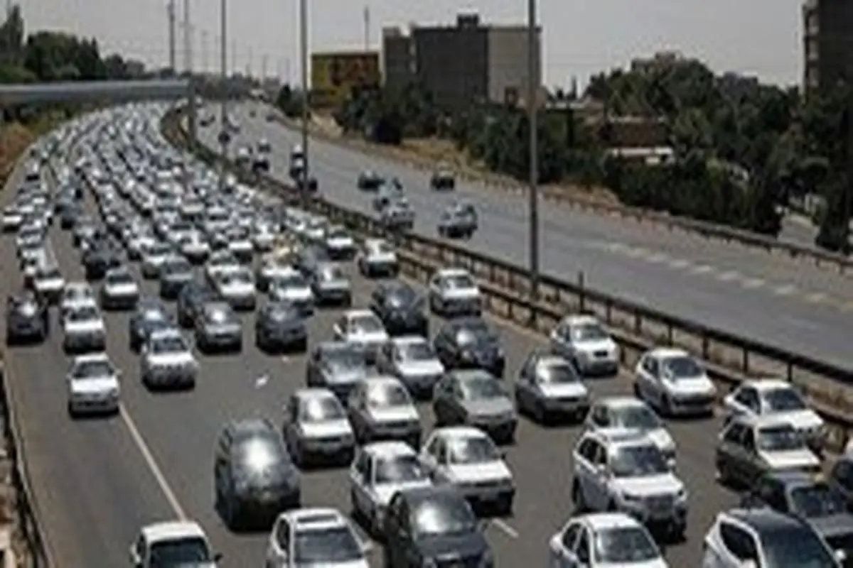ترافیک نیمه‌سنگین در آزادراه تهران ـ. قم/ آزادراه کرج ـ. قزوین پرترددترین جاده کشور