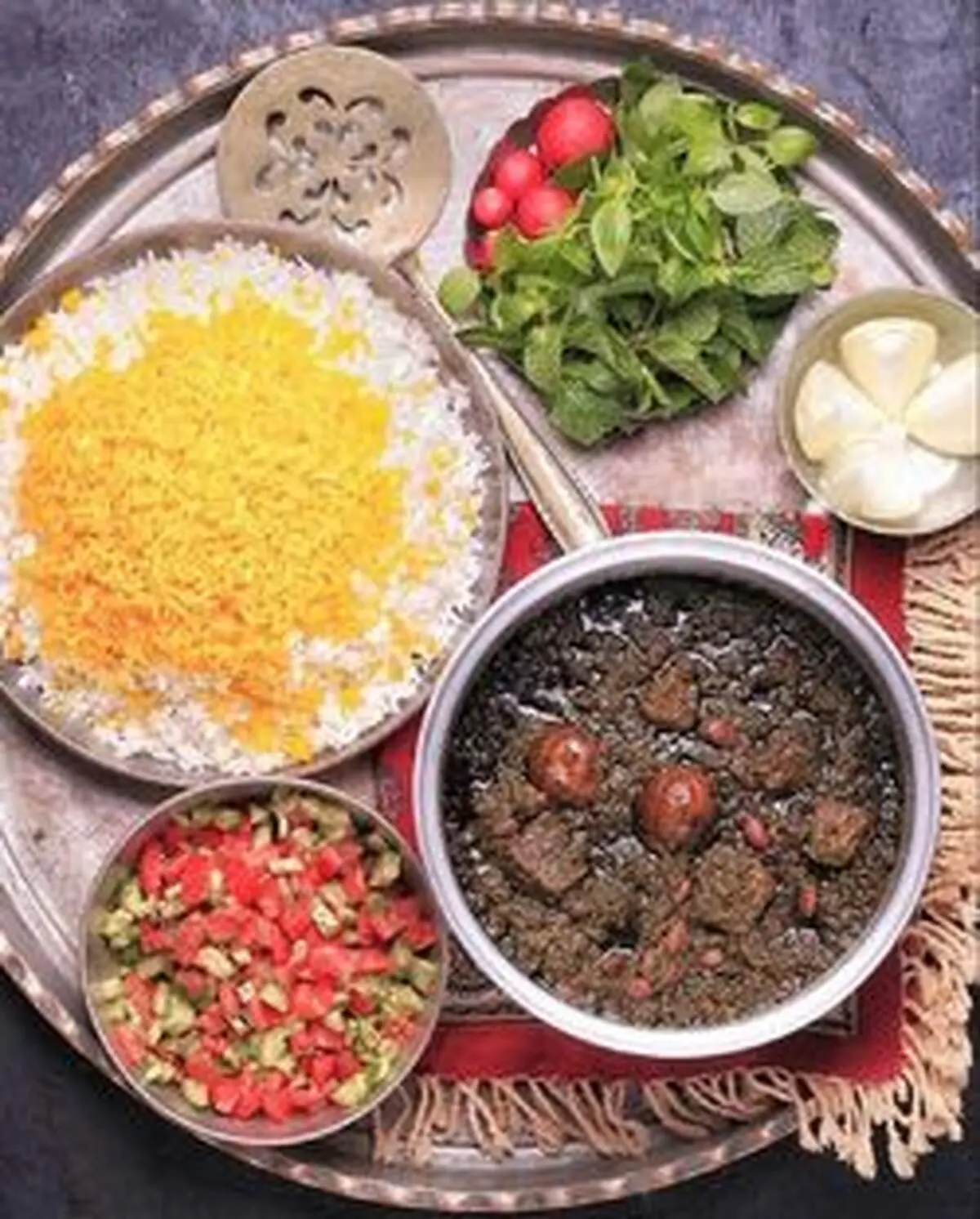 روش سرخ کردن سبزی قرمه