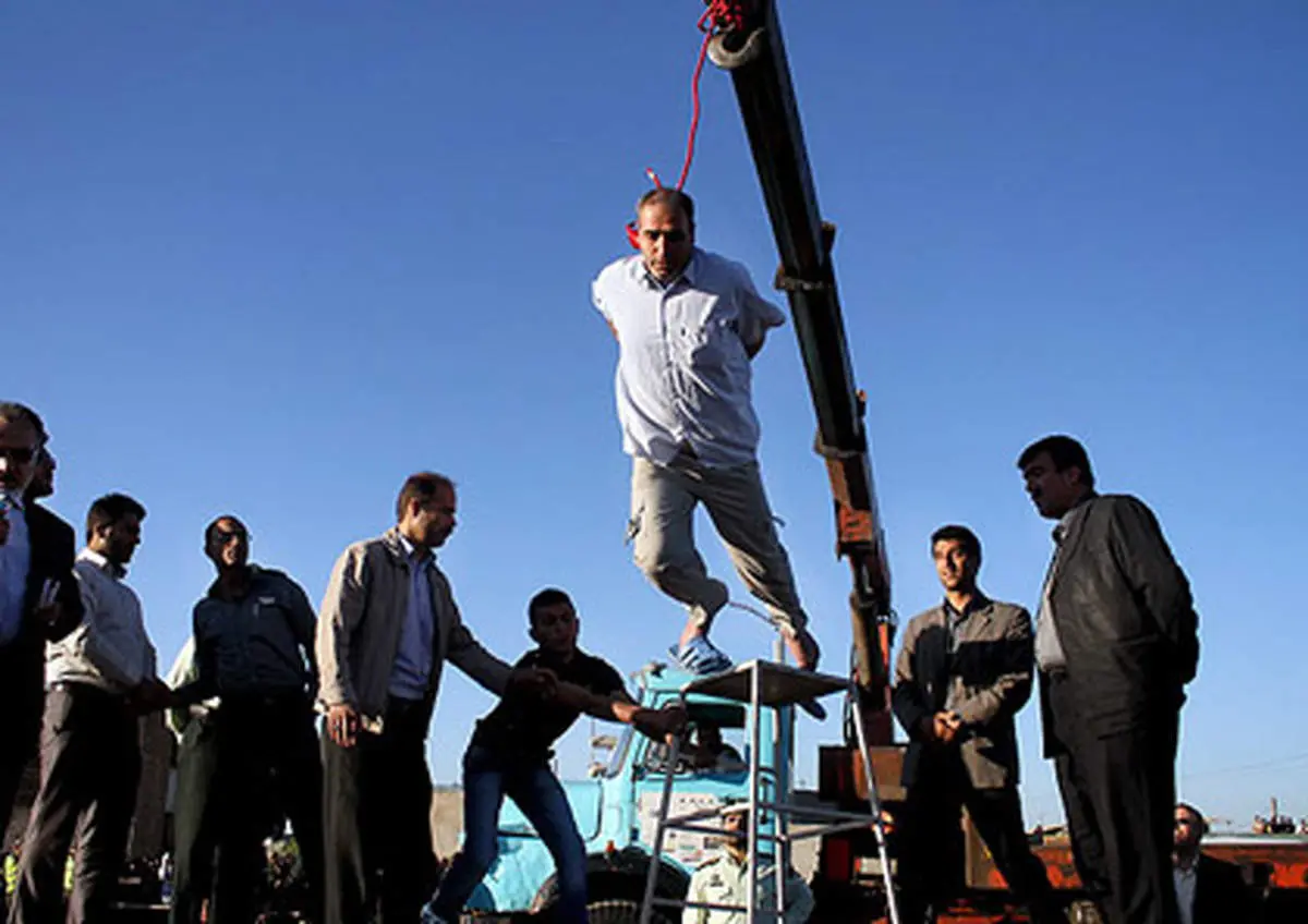 عکس: اعدام قاتل سریالی در قزوین