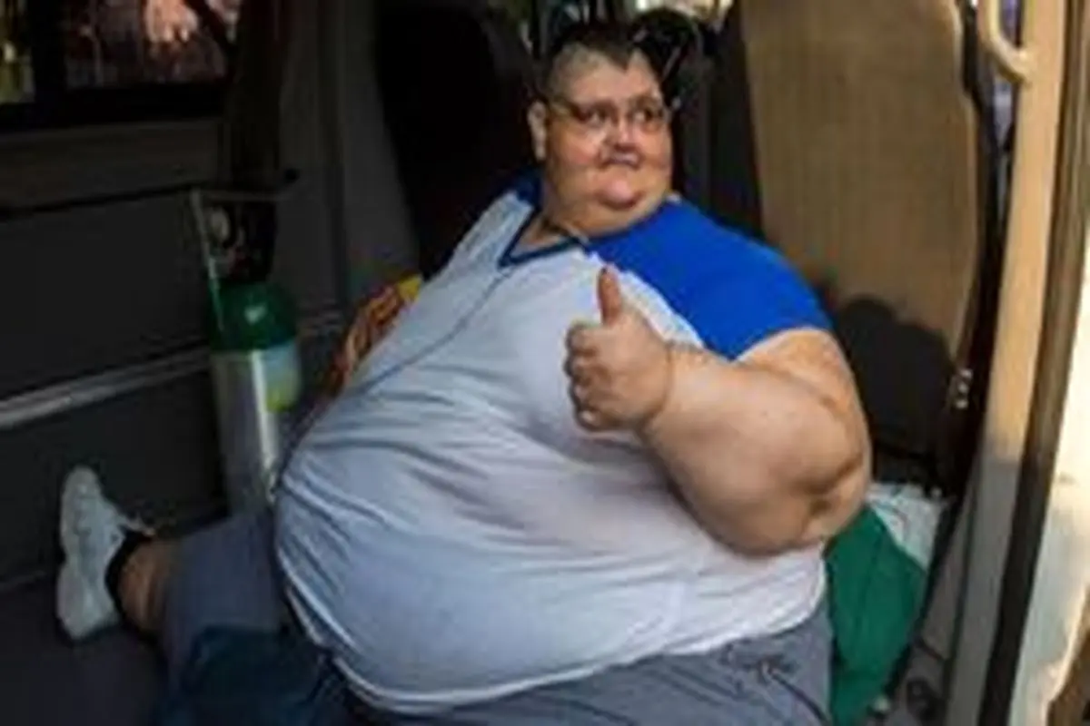 چاق‌ترین مرد جهان بعد از ۱۰ سال دوباره روی پای خود ایستاد