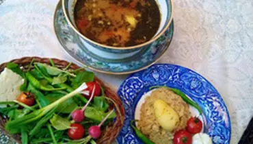 آبگوشت غوره و گوجه فرنگی