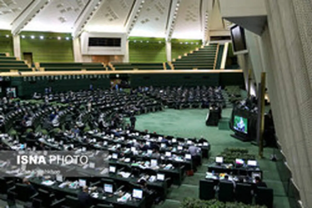 حاجی‌بابایی: تعطیلی مجلس در شرایط موجود توجیهی ندارد/ باید در خط مقدم دفاع از مردم و کشور باشیم