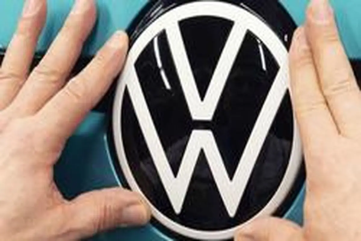 تغییر آرم‌های سه شرکت خودروسازی آلمانی برای تشویق فاصله اجتماعی + عکس