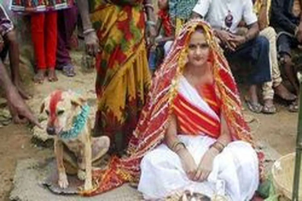 ازدواج وحشتناک این دختر با یک سگ! +عکس