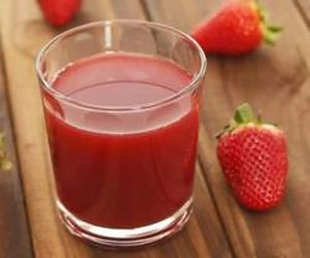 طرز تهیه نوشیدنی توت فرنگی