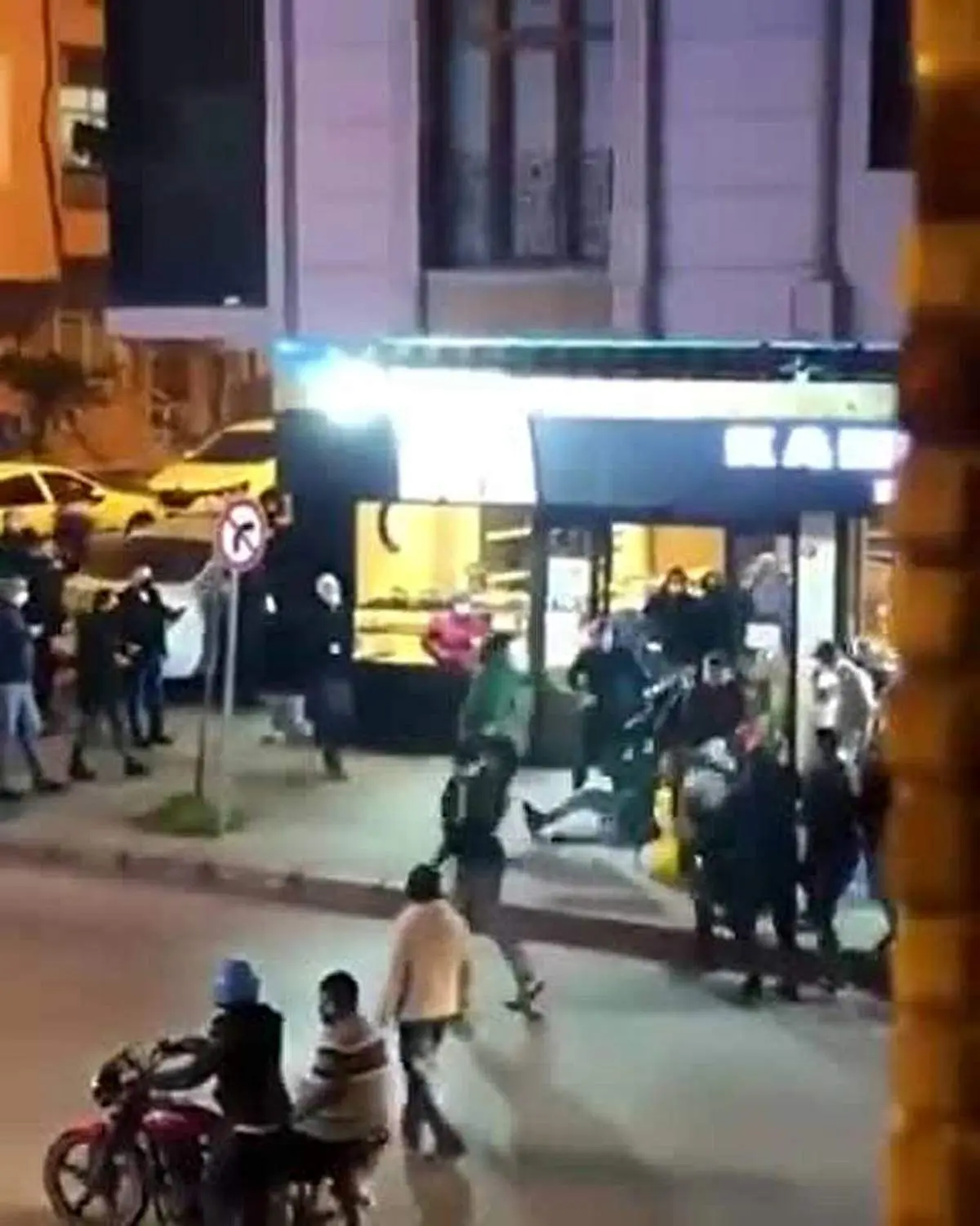 درگیری در ترکیه بر سر نان و مواد غذایی! +فیلم
