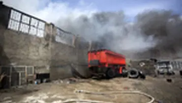آتش سوزی انبار لوازم یدکی خودرو در همدان