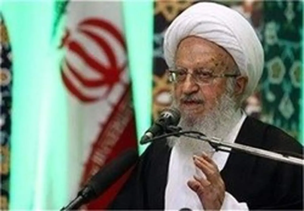آیت‌الله مکارم: مردم در شب نیمه شعبان دست به دعا بردارند