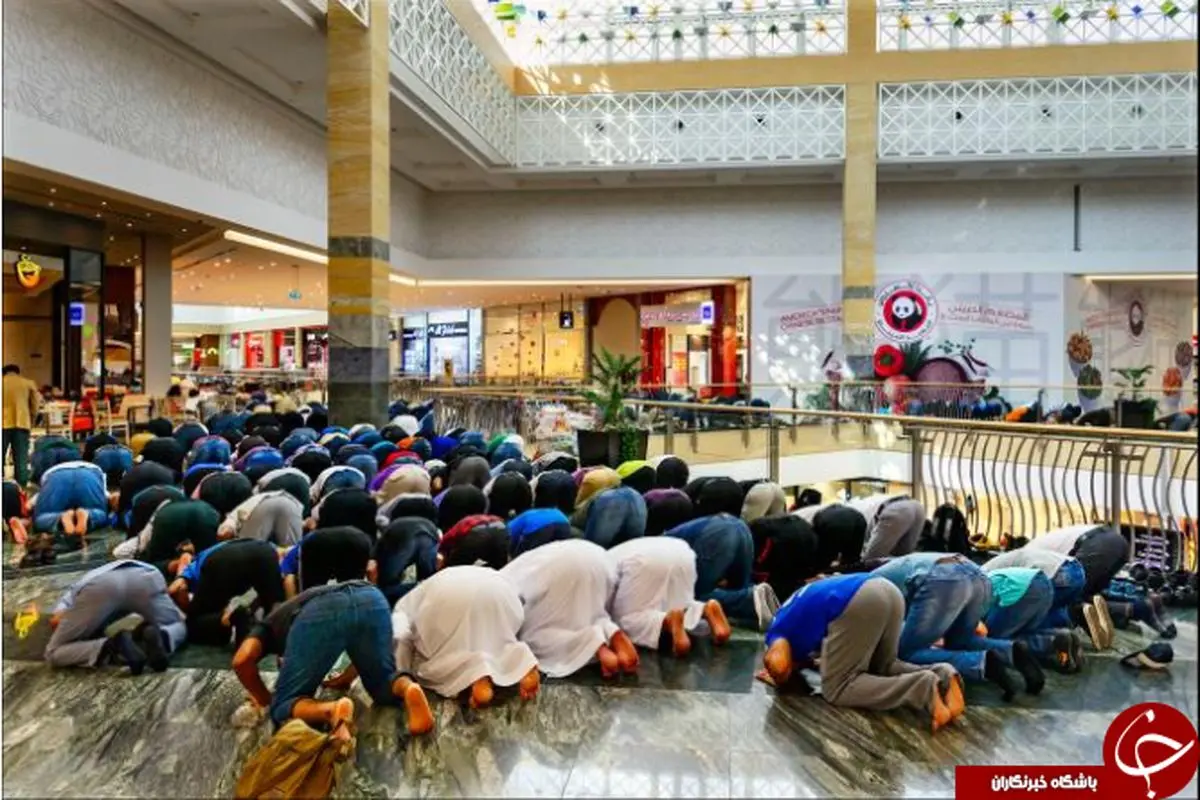 عکس روز نشنال جئوگرافیک از اقامه نماز جمعه در دوبی