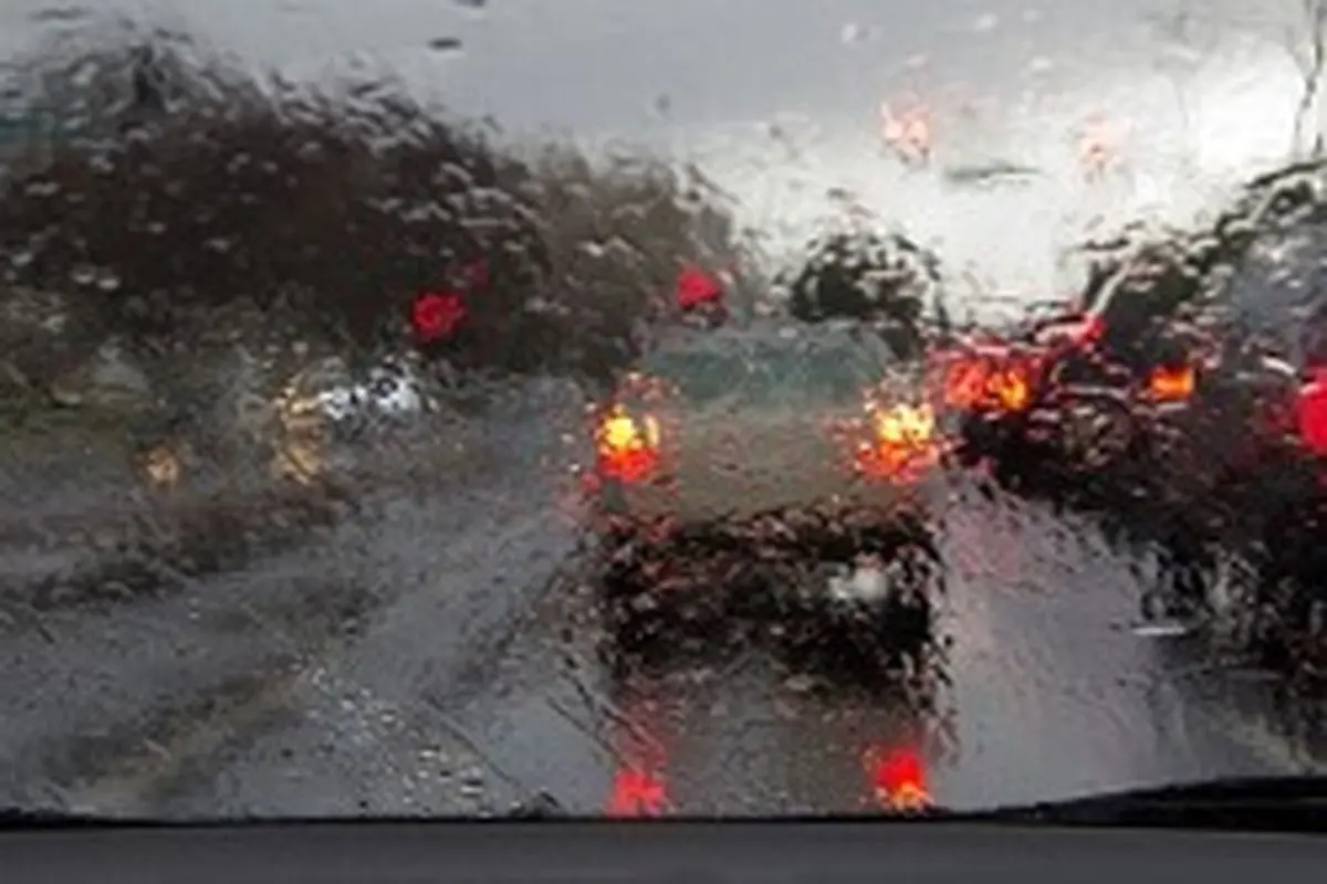 ۵ توصیه مهم برای رانندگی ایمن در روز‌های بارانی