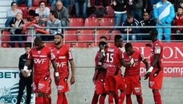 تحقیقات پلیس درباره سرقت سریالی از بازیکنان یک تیم فوتبال
