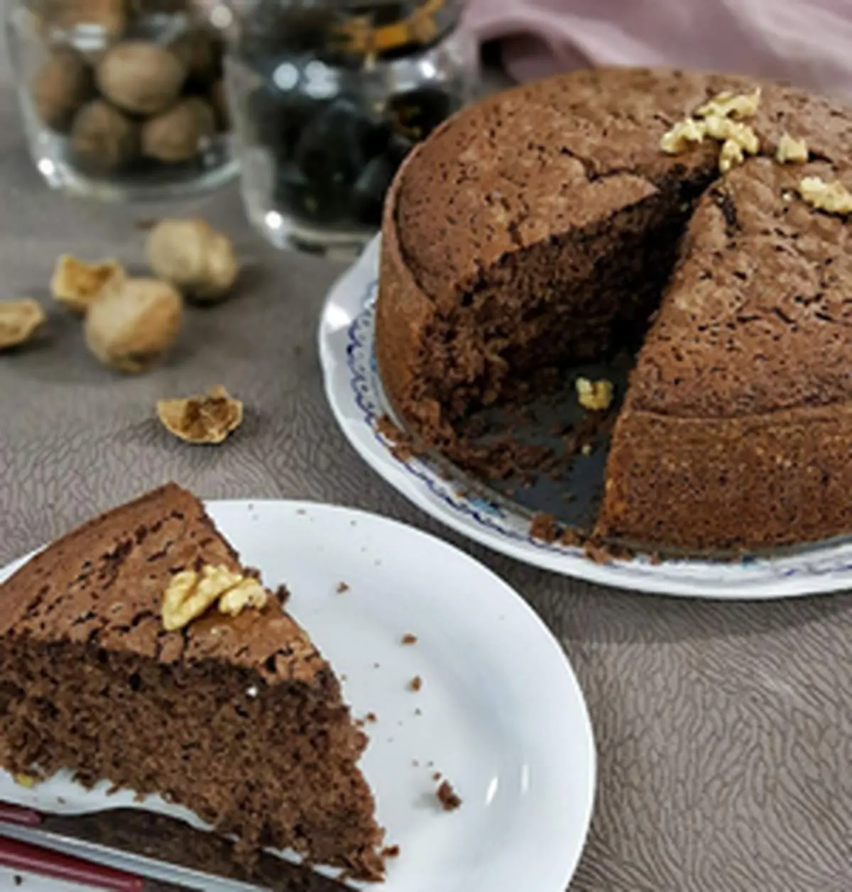 دستور تهیه کیک قهوه، خرما و گردو