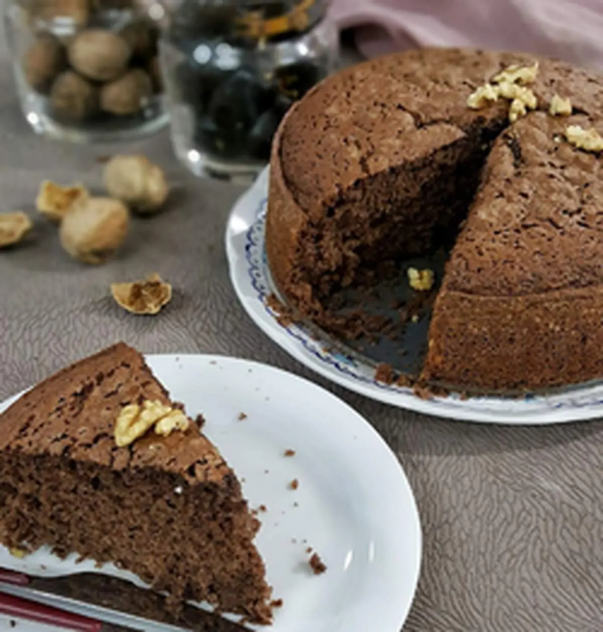 دستور تهیه کیک قهوه، خرما و گردو
