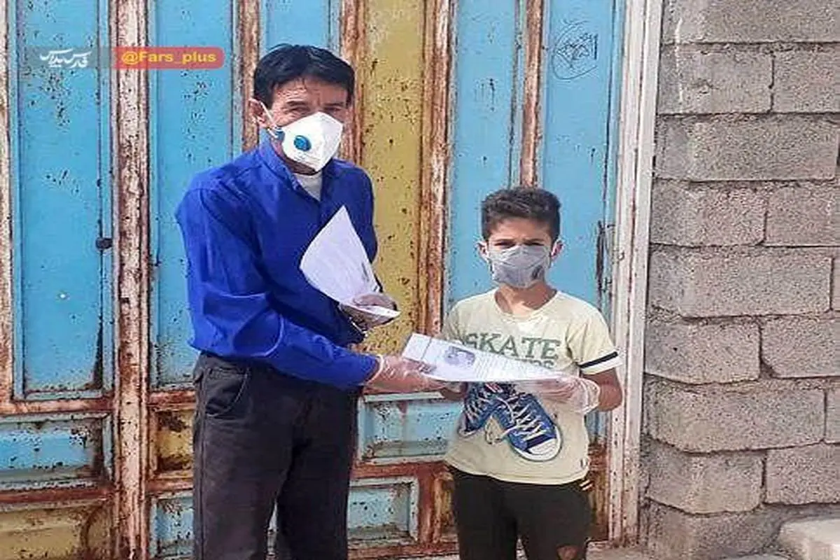 فداکاری یک معلم برای شاگردانش + عکس