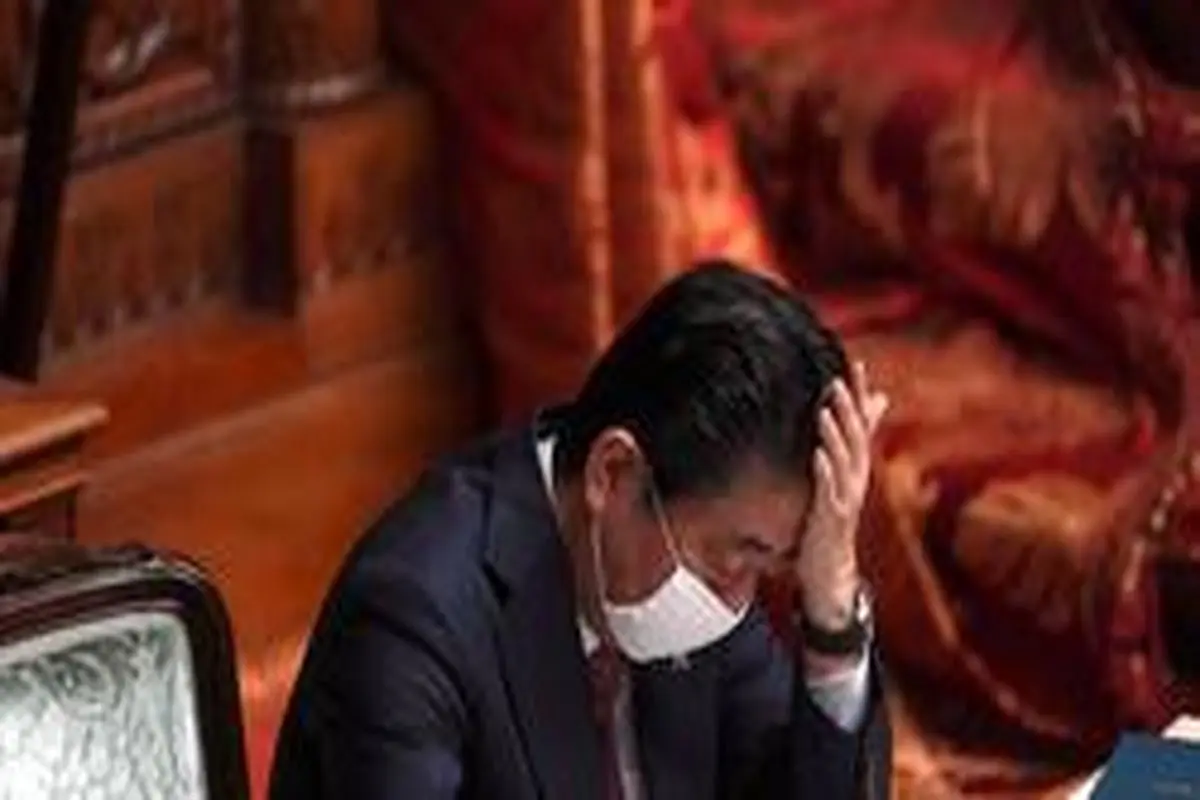 جنجال استراحت کردن نخست‌وزیر ژاپن +عکس