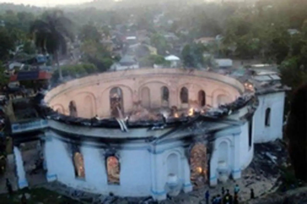 آتش‎سوزی کلیسای تاریخی در هائیتی