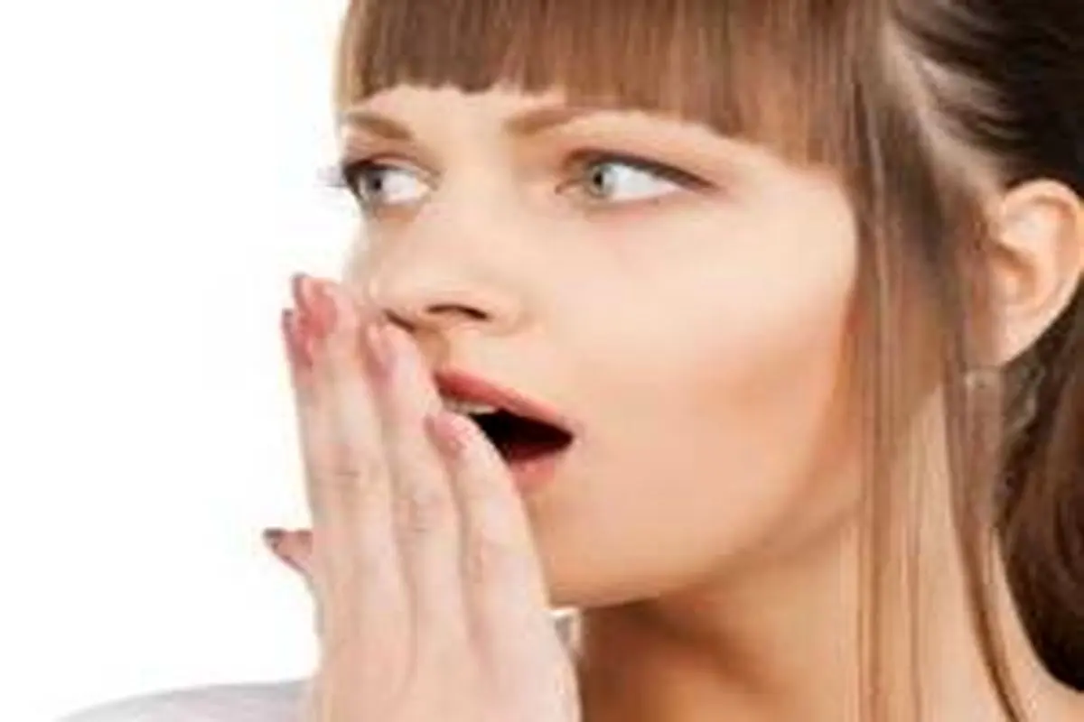 چرا صبح‌ها دهان بوی بد میدهد؟